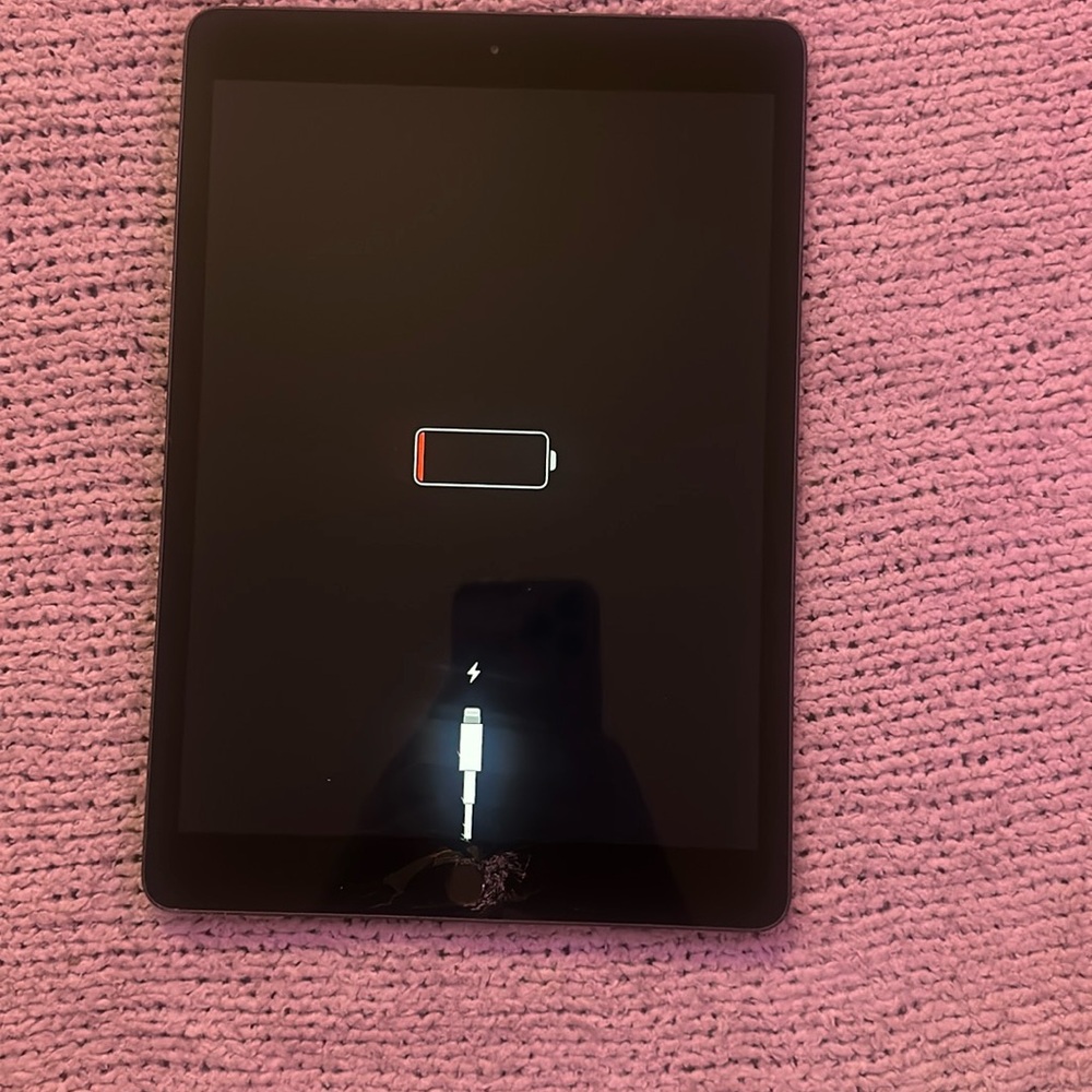 Cracked 2021 apple 10.2 in unlocked iPad